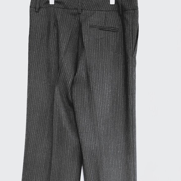 8 by Essentials Italy Women's Pinstripe Suit Blazer& Pants Set. Size 44. - Picture 11 of 11